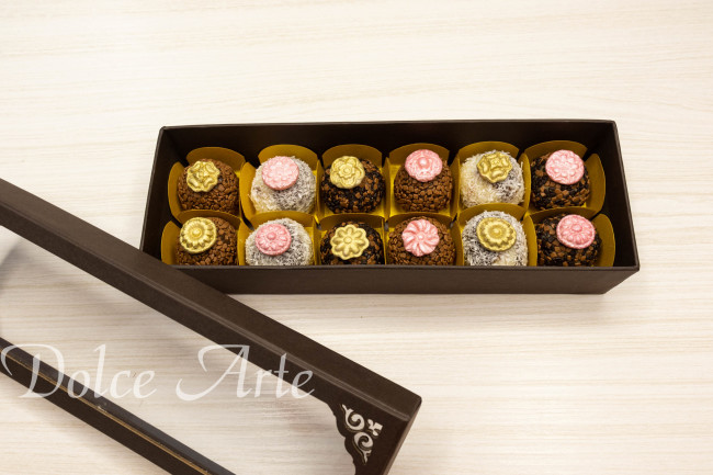 Caixa Especial com 12 doces decorados