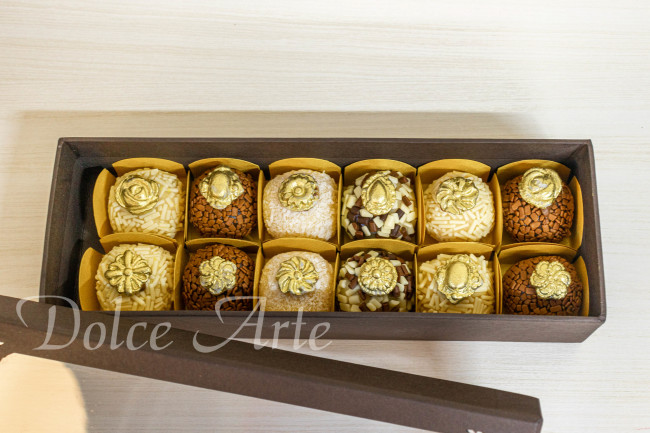 Caixa Especial com 12 doces decorados