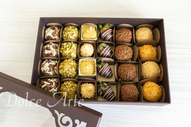Caixa Especial com 24 doces