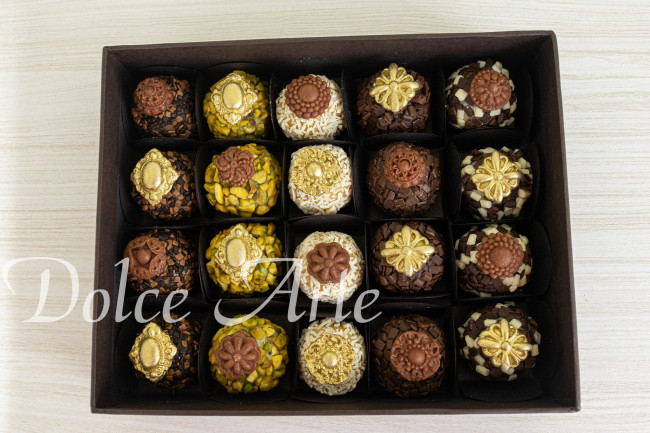 Caixa Especial com 20 doces decorados