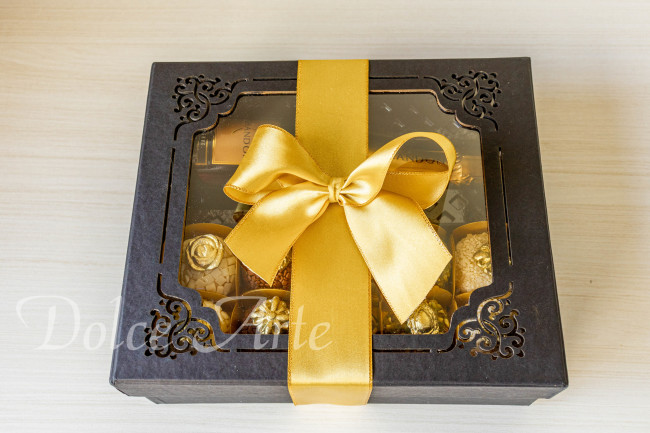 Caixa Especial com mini espumante e 10 doces