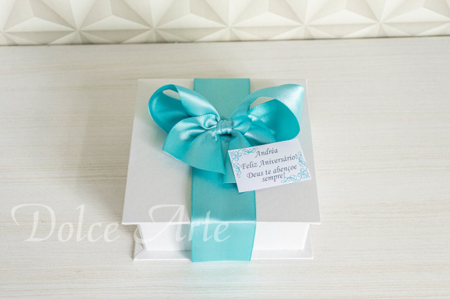 Caixa Personalizada com 9 doces decorados