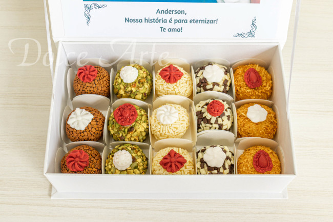 Caixa Personalizada com 15 doces decorados