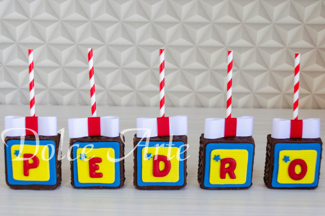 Pães de Mel no Palito Sonic