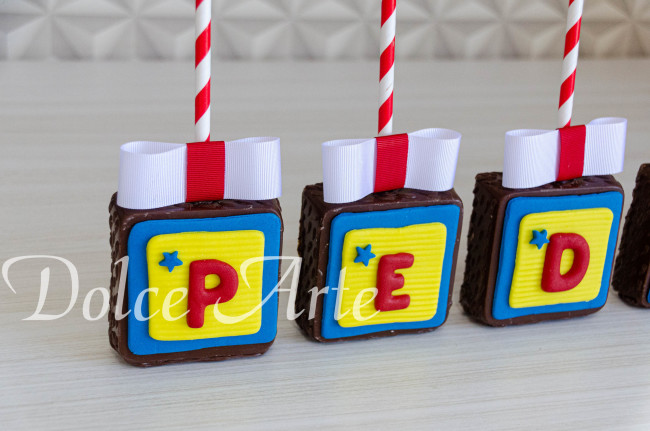 Pães de Mel no Palito Sonic