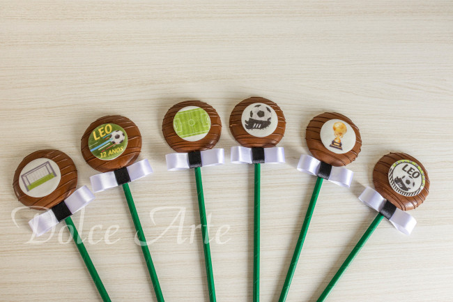 Pirulitos de Chocolate com pastilha de açúcar Futebol
