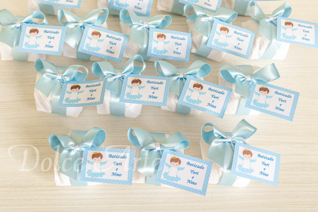 Bem-Batizado em crepom, com fita de cetim e tag