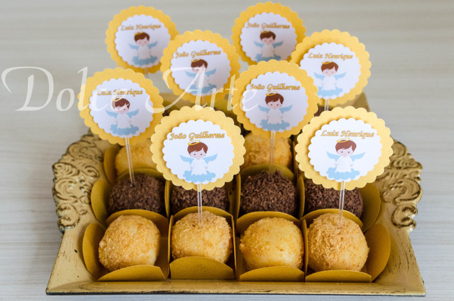 Doces Decorados com topper Batizado