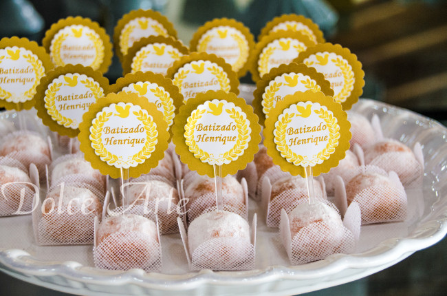 Doces Decorados com topper Batizado