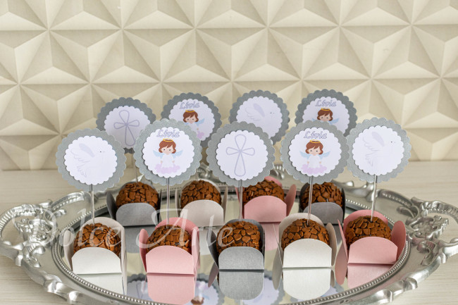 Doces Decorados com topper Batizado