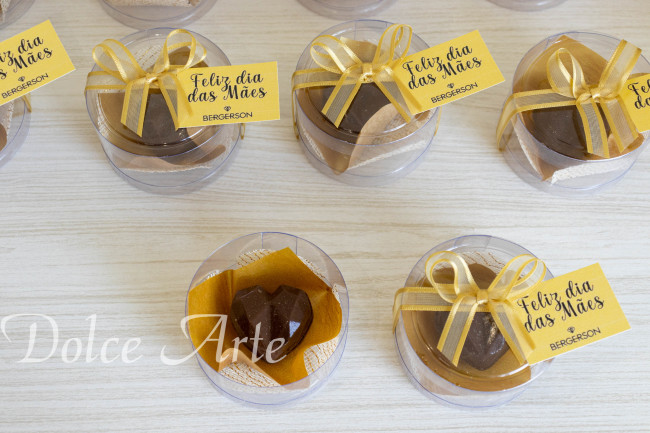 Caixa com 1 bombom ou doce decorado