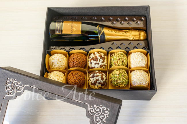 Caixa Especial com 10 doces e mini Espumante