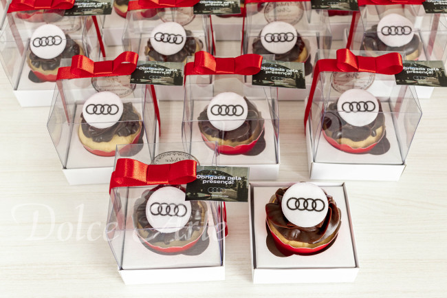 Caixa com 1 cupcake decorado corporativo