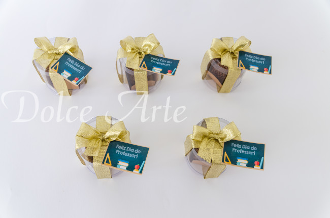 Caixinha de acetato com 1 doce decorado formatura