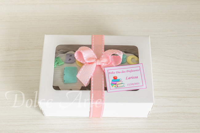 Caixinha de visor com 2 pães de mel decorados