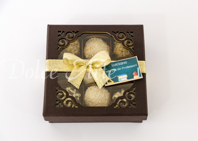 Caixa especial com 9 doces