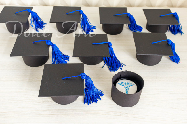 Caixa personalizada capelo com 1 doce decorado formatura