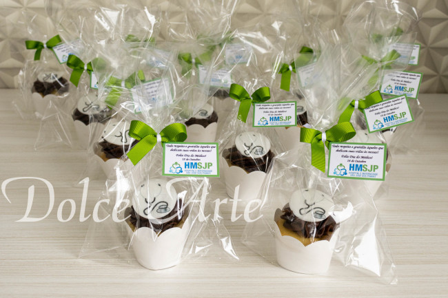 Cupcake decorado formatura, embalado em celofane