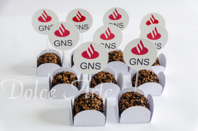 Doces Decorados Corporativos com Topper