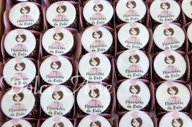 Doces Decorados Corporativos, personalizados com pastilha de açúcar com a logo da empresa