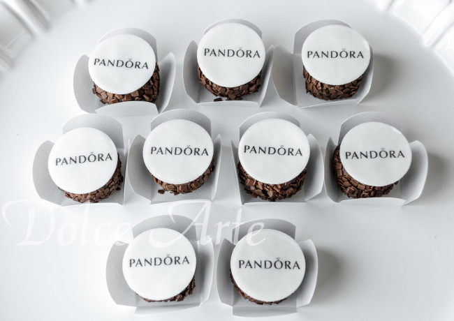 Doces Decorados Corporativos, personalizados com pastilha de açúcar com a logo da empresa