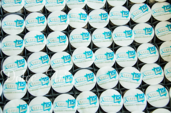 Doces Decorados Corporativos, personalizados com pastilha de açúcar com a logo da empresa