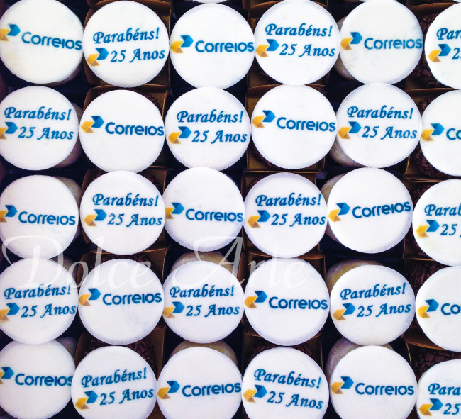 Doces Decorados Corporativos, personalizados com pastilha de açúcar com a logo da empresa