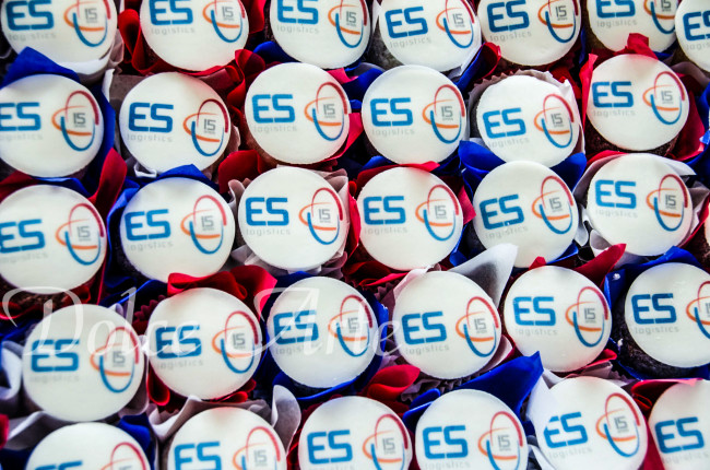 Doces Decorados Corporativos, personalizados com pastilha de açúcar com a logo da empresa