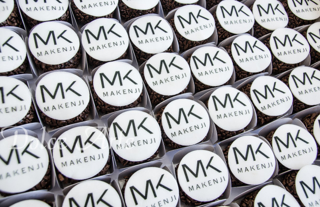 Doces Decorados Corporativos, personalizados com pastilha de açúcar com a logo da empresa