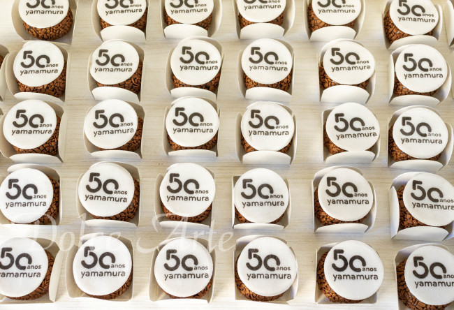 Doces Decorados Corporativos, personalizados com pastilha de açúcar com a logo da empresa