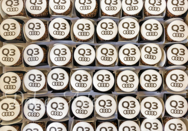 Doces Decorados Corporativos, personalizados com pastilha de açúcar com a logo da empresa