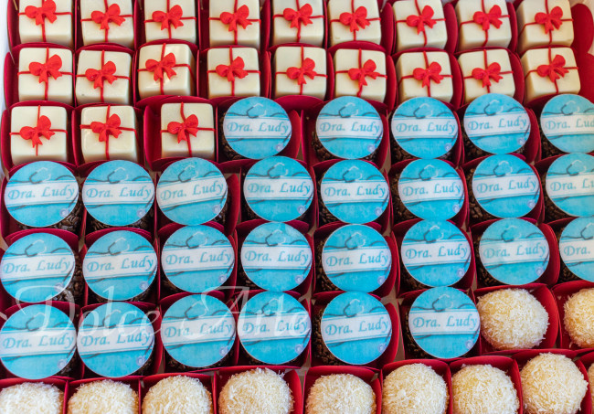 Doces Decorados com Pastilha de Açúcar Personalizada Formatura