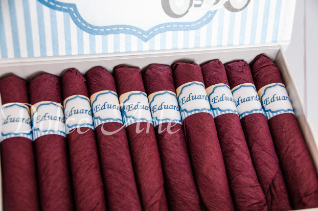 Caixa com Charutos de chocolate ursinho moto