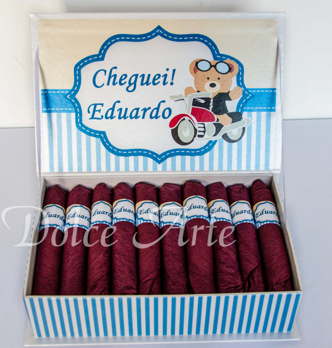 Caixa com Charutos de chocolate ursinho moto