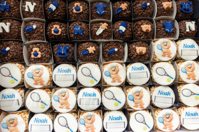 Doces decorados urso tenista