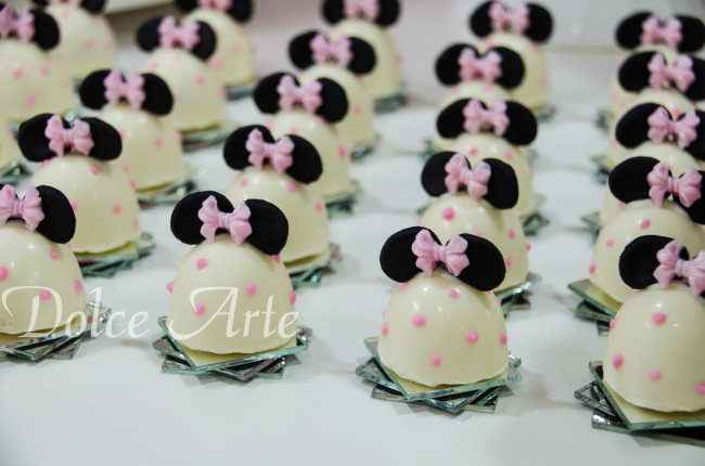 Doces decorados Minnie Rosa