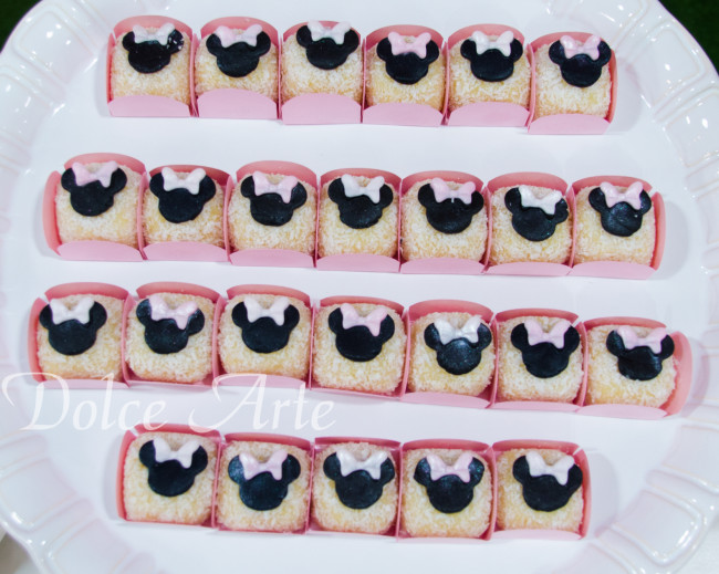Doces decorados Minnie Rosa