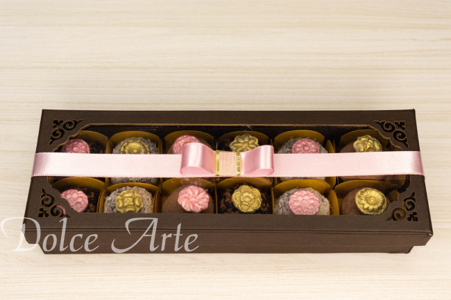 Caixa especial com 12 doces decorados Dia das Mães