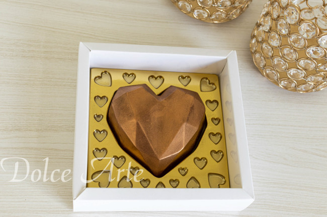 Caixa com Coração de Chocolate Recheado de Brigadeiro