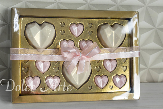 Caixa com Corações de Chocolate Recheado de Brigadeiro