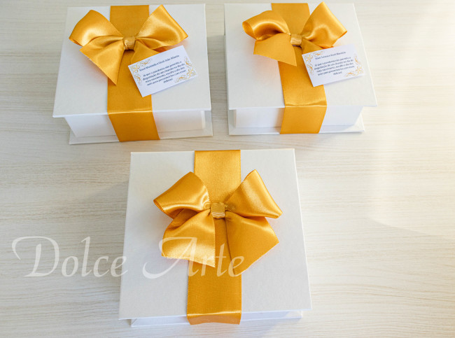 Caixa personalizada com 9 doces decorados