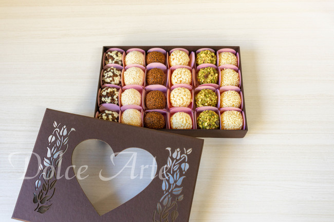 Caixa especial com 24 doces