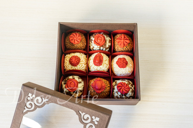 Caixa Especial com 9 doces decorados