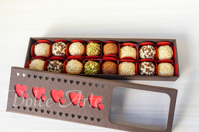 Caixa especial com 16 doces