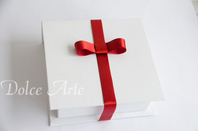 Caixa personalizada com 9 doces decorados