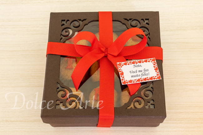 Caixa especial com 9 doces decorados Namorados