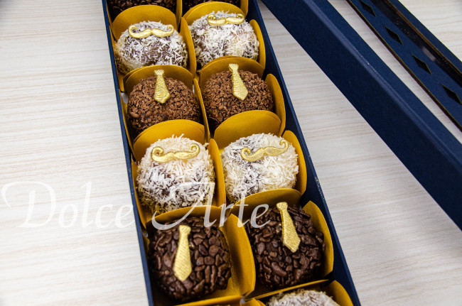 Caixa Especial com 12 doces decorados