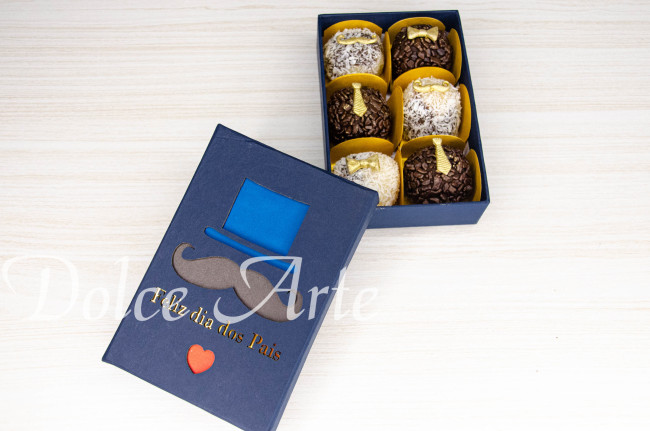 Caixa Especial com 6 doces decorados