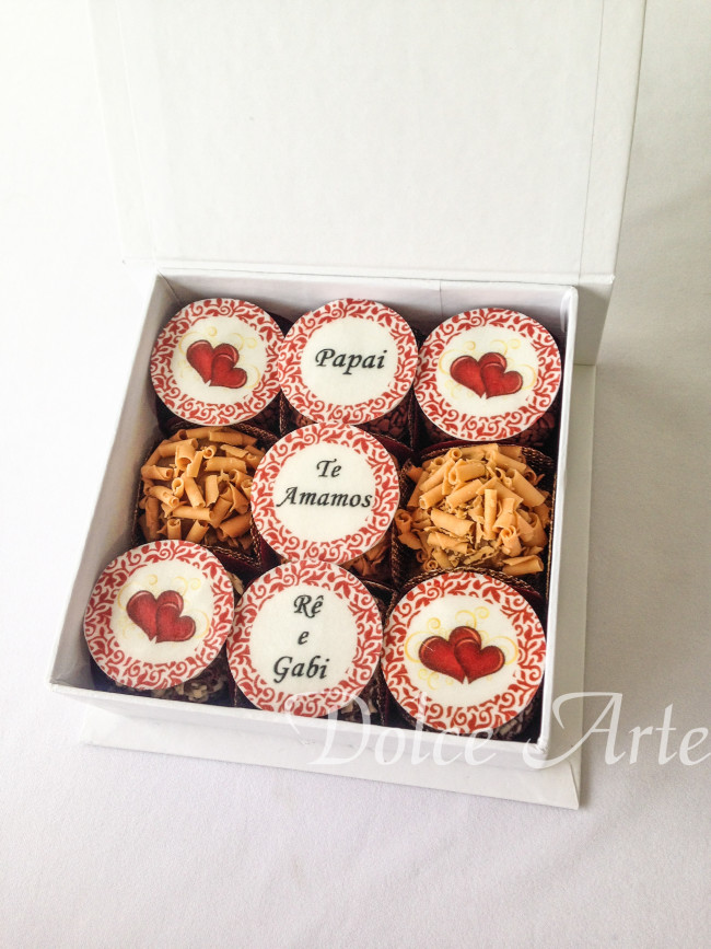 Caixa Personalizada com 9 doces decorados