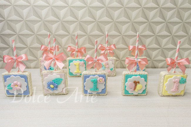 Pães de mel no palito decorados Jardim